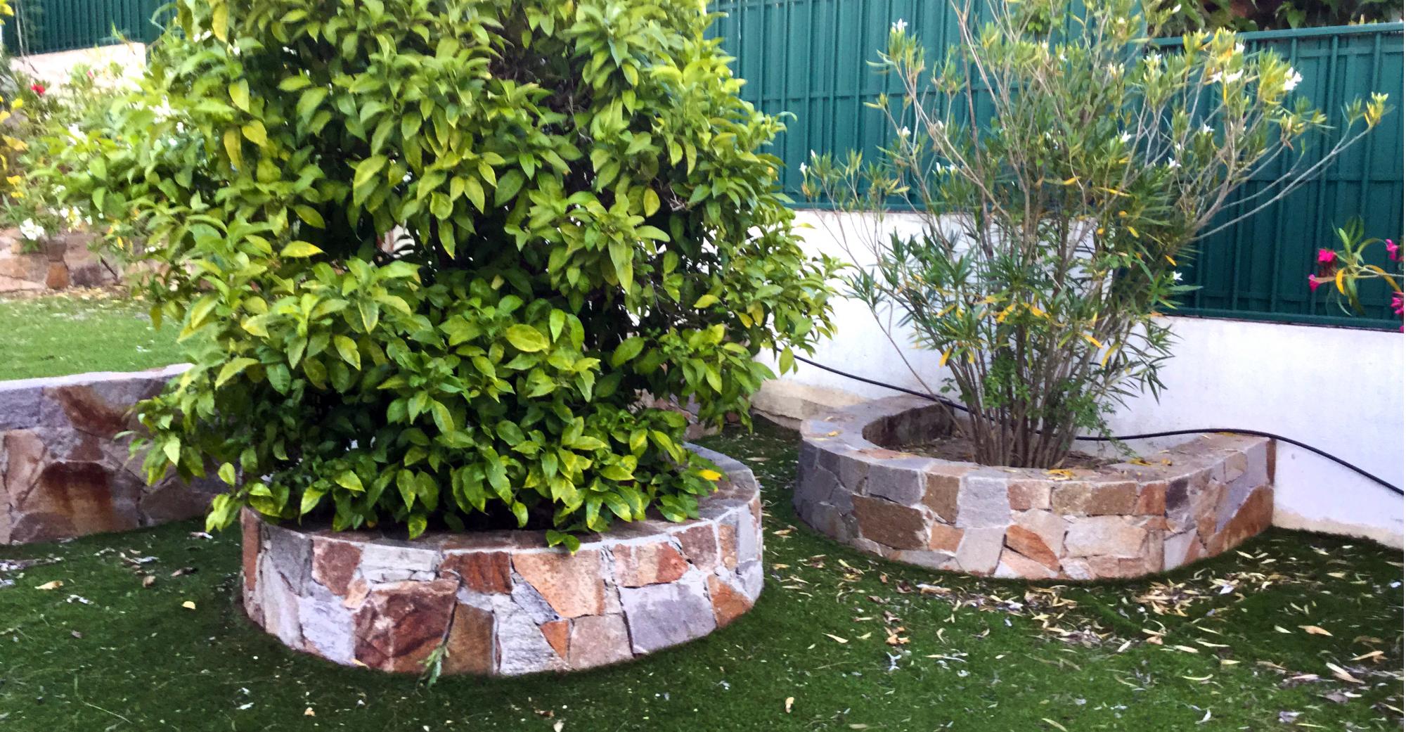 Jardinières en opus quartzite jaune