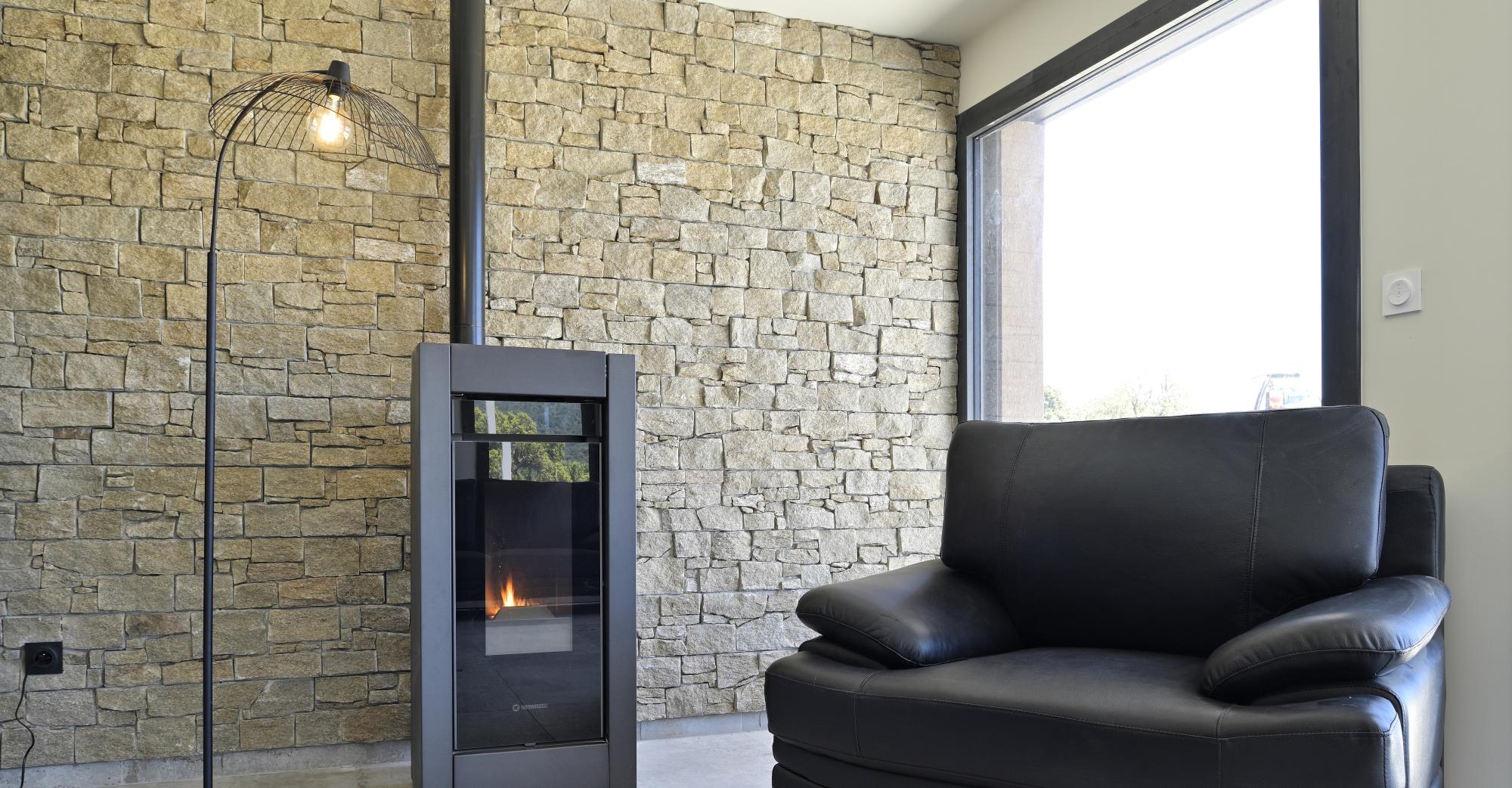 Mur intérieur en parement décoratif jaune sésame