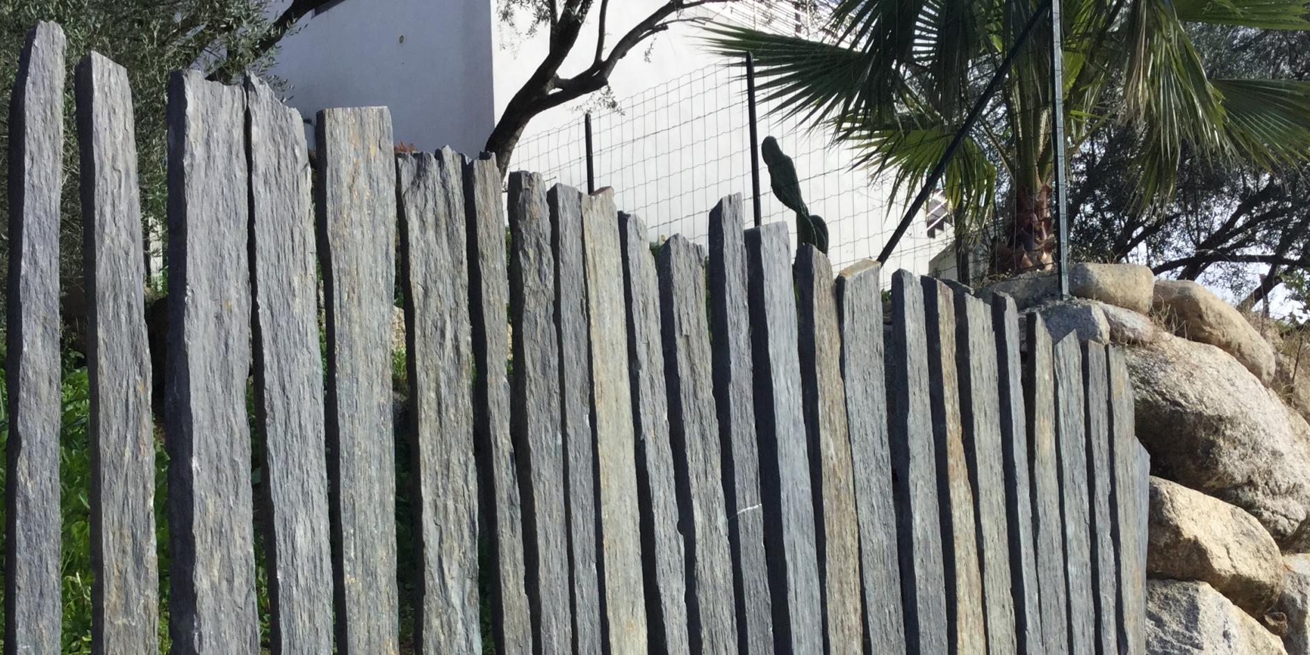 Piquet de schiste à bouts bruts en vente chez Roches et Galets