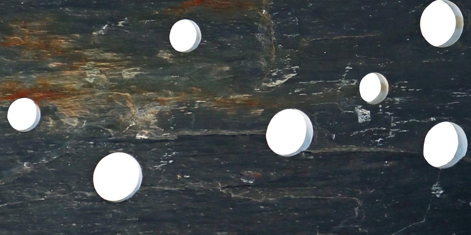 Plaque de schiste perforée en vente chez Roches et Galets