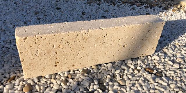 Bordure en travertin en vente chez Roches et Galets
