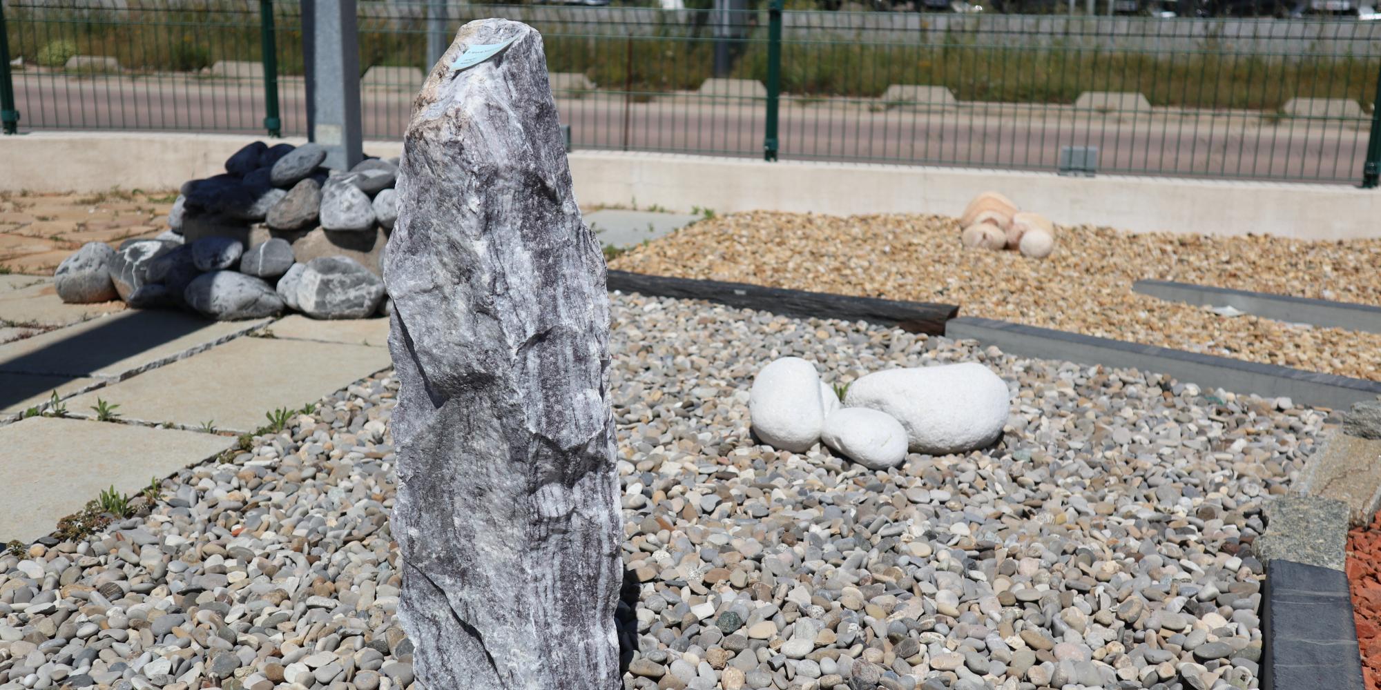 Monolithe décoratif gris clair