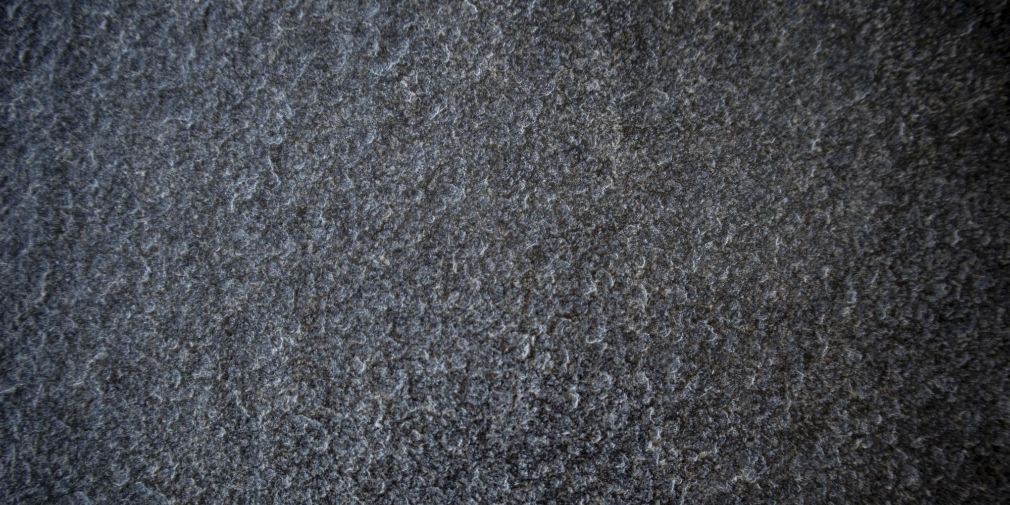 Granit Zimba noir vieilli non teinté en vente chez Roches et Galets