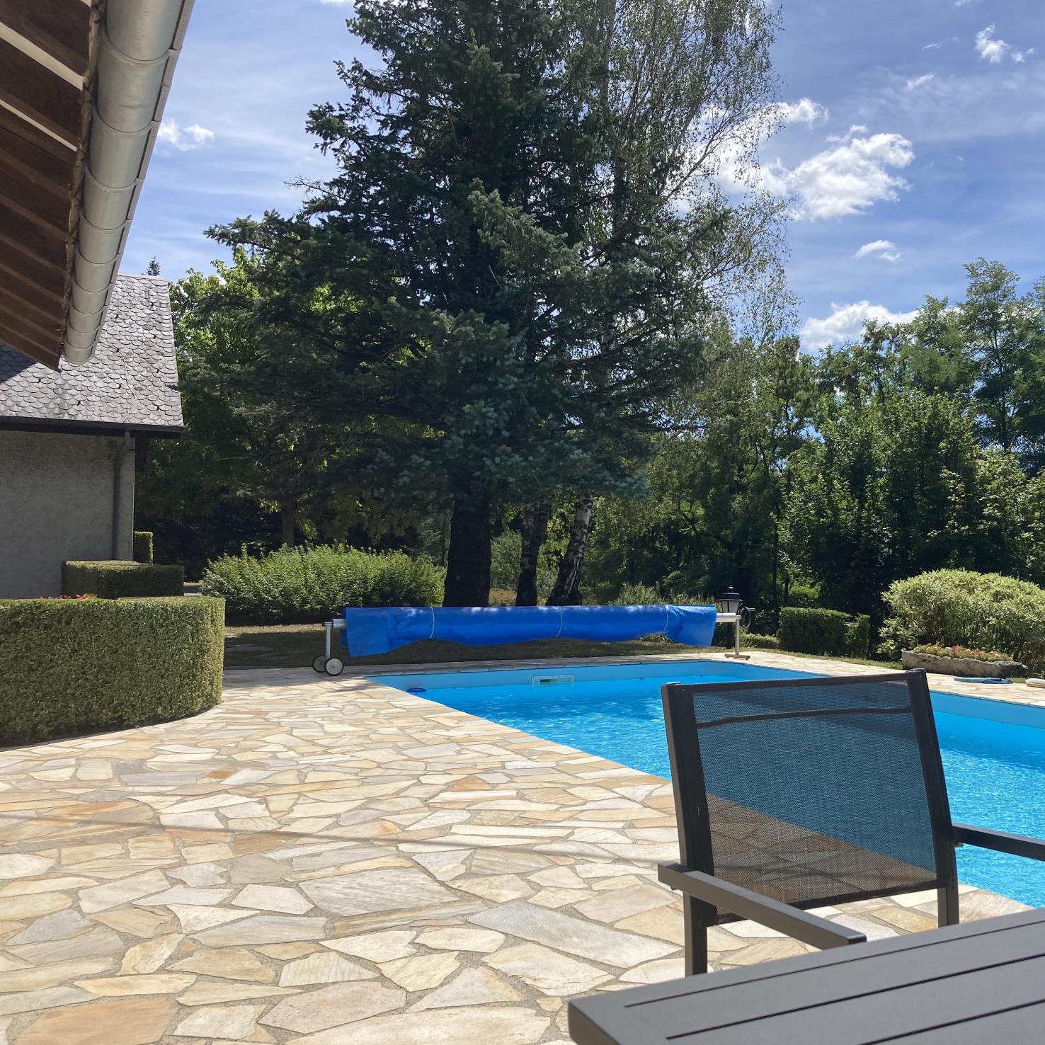 Terrasse en opus incertum jaune du Brésil