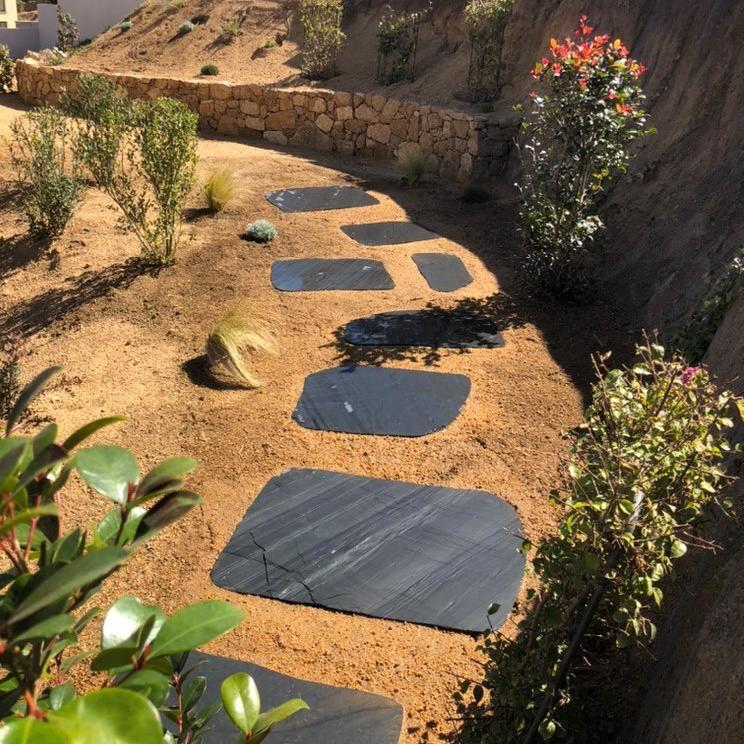 Réalisation paysagiste avec dalle ardoise XXL